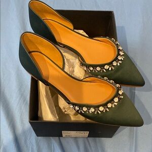 Elegant Green Women's Shoes with Embellishments